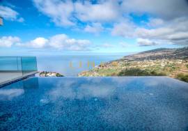 Contemporary 3-Bedroom Villa with Sea View and Exclusive Ambiance – Arco da Calheta