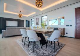 Contemporary 3-Bedroom Villa with Sea View and Exclusive Ambiance – Arco da Calheta