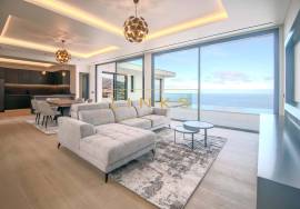 Contemporary 3-Bedroom Villa with Sea View and Exclusive Ambiance – Arco da Calheta