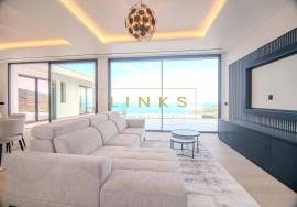 Contemporary 3-Bedroom Villa with Sea View and Exclusive Ambiance – Arco da Calheta