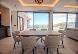 Contemporary 3-Bedroom Villa with Sea View and Exclusive Ambiance – Arco da Calheta