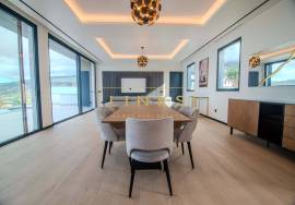 Contemporary 3-Bedroom Villa with Sea View and Exclusive Ambiance – Arco da Calheta