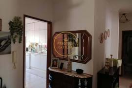 3 bedroom apartment with garage in the center of Loulé