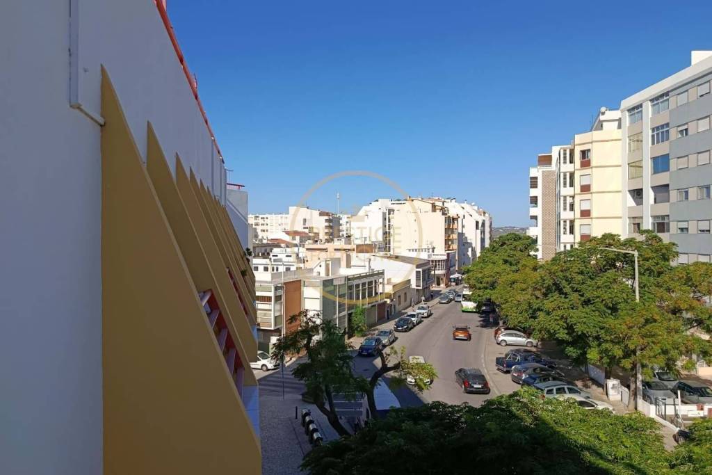 3 bedroom apartment with garage in the center of Loulé
