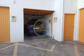 3 bedroom apartment with garage in the center of Loulé