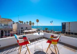 3 bedroom apartment next to the beach - short and medium term rentals.
