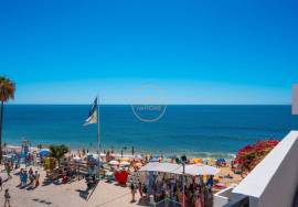 {|en|}Short and medium term rentals :2 Bedroom Apartment with Sea View 20 meters from the sea! – Olhos de Água 