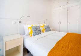 {|en|}Short and medium term rentals :2 Bedroom Apartment with Sea View 20 meters from the sea! – Olhos de Água 