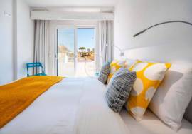 {|en|}Short and medium term rentals :2 Bedroom Apartment with Sea View 20 meters from the sea! – Olhos de Água 