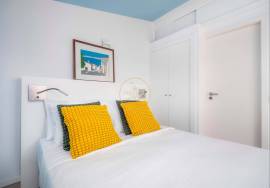 {|en|}Short and medium term rentals :2 Bedroom Apartment with Sea View 20 meters from the sea! – Olhos de Água 
