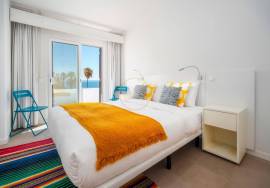 {|en|}Short and medium term rentals :2 Bedroom Apartment with Sea View 20 meters from the sea! – Olhos de Água 