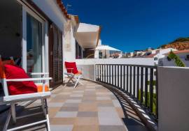 {|en|}Short and medium term rentals :2 Bedroom Apartment with Sea View 20 meters from the sea! – Olhos de Água 
