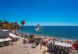 {|en|}Short and medium term rentals :2 Bedroom Apartment with Sea View 20 meters from the sea! – Olhos de Água 