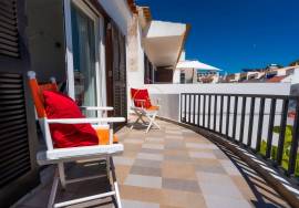 {|en|}Short and medium term rentals :2 Bedroom Apartment with Sea View 20 meters from the sea! – Olhos de Água 