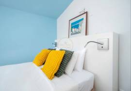 {|en|}Short and medium term rentals :2 Bedroom Apartment with Sea View 20 meters from the sea! – Olhos de Água 