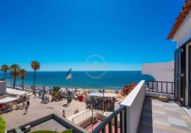 {|en|}Short and medium term rentals :2 Bedroom Apartment with Sea View 20 meters from the sea! – Olhos de Água 