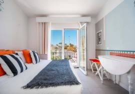 {|en|}Short and medium term rentals :2 Bedroom Apartment with Sea View 20 meters from the sea! – Olhos de Água 