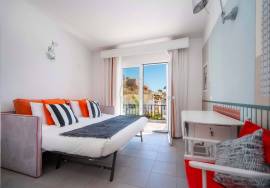 {|en|}Short and medium term rentals :2 Bedroom Apartment with Sea View 20 meters from the sea! – Olhos de Água 