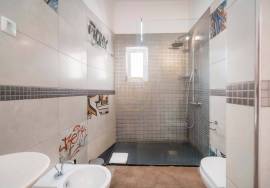 {|en|}Short and medium term rentals :2 Bedroom Apartment with Sea View 20 meters from the sea! – Olhos de Água 