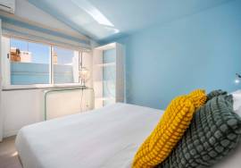{|en|}Short and medium term rentals :2 Bedroom Apartment with Sea View 20 meters from the sea! – Olhos de Água 