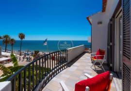 {|en|}Short and medium term rentals :2 Bedroom Apartment with Sea View 20 meters from the sea! – Olhos de Água 