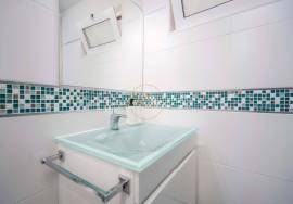 {|en|}Short and medium term rentals :2 Bedroom Apartment with Sea View 20 meters from the sea! – Olhos de Água 