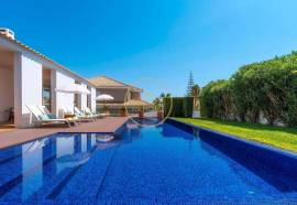Single 9 Bedroom Villa in Vale do Lobo