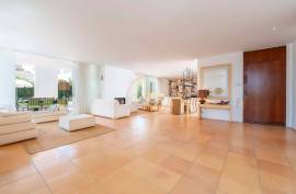 Single 9 Bedroom Villa in Vale do Lobo