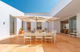 Single 9 Bedroom Villa in Vale do Lobo