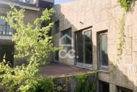 Detached Single-Family House with Pool and Garden — Plot of 1,240 m² in Guimarães