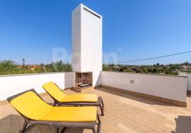 Elegant 4-Bedroom Villa | Heated Pool & AL License | Walking Distance to the Beach | Carvoeiro