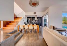 Elegant 4-Bedroom Villa | Heated Pool & AL License | Walking Distance to the Beach | Carvoeiro