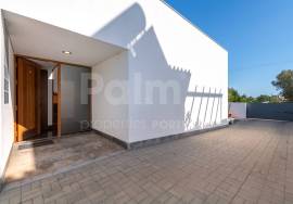Elegant 4-Bedroom Villa | Heated Pool & AL License | Walking Distance to the Beach | Carvoeiro