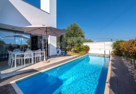 Elegant 4-Bedroom Villa | Heated Pool & AL License | Walking Distance to the Beach | Carvoeiro