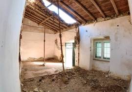 2-Bedroom House (Ruin) plus Independent Studio | Beringel, Beja