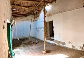2-Bedroom House (Ruin) plus Independent Studio | Beringel, Beja