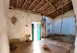 2-Bedroom House (Ruin) plus Independent Studio | Beringel, Beja
