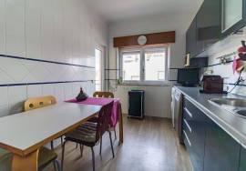 3-Bedroom Apartment in Setúbal (Vale do Cobro), with direct access to private storage, fully furnished and equipped