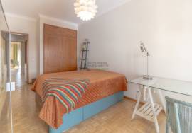 3-Bedroom Apartment in Setúbal (Vale do Cobro), with direct access to private storage, fully furnished and equipped