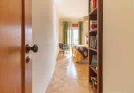 3-Bedroom Apartment in Setúbal (Vale do Cobro), with direct access to private storage, fully furnished and equipped