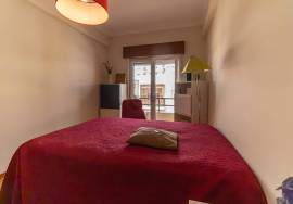 3-Bedroom Apartment in Setúbal (Vale do Cobro), with direct access to private storage, fully furnished and equipped