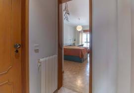 3-Bedroom Apartment in Setúbal (Vale do Cobro), with direct access to private storage, fully furnished and equipped