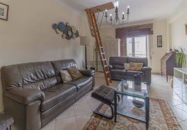 3-Bedroom Apartment in Setúbal (Vale do Cobro), with direct access to private storage, fully furnished and equipped