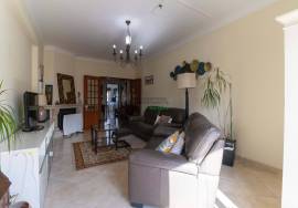 3-Bedroom Apartment in Setúbal (Vale do Cobro), with direct access to private storage, fully furnished and equipped
