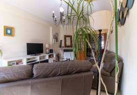 3-Bedroom Apartment in Setúbal (Vale do Cobro), with direct access to private storage, fully furnished and equipped
