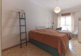 3-Bedroom Apartment in Setúbal (Vale do Cobro), with direct access to private storage, fully furnished and equipped
