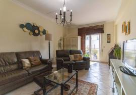 3-Bedroom Apartment in Setúbal (Vale do Cobro), with direct access to private storage, fully furnished and equipped