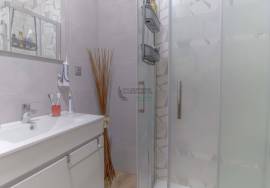 3-Bedroom Apartment in Setúbal (Vale do Cobro), with direct access to private storage, fully furnished and equipped