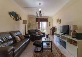 3-Bedroom Apartment in Setúbal (Vale do Cobro), with direct access to private storage, fully furnished and equipped