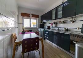 3-Bedroom Apartment in Setúbal (Vale do Cobro), with direct access to private storage, fully furnished and equipped